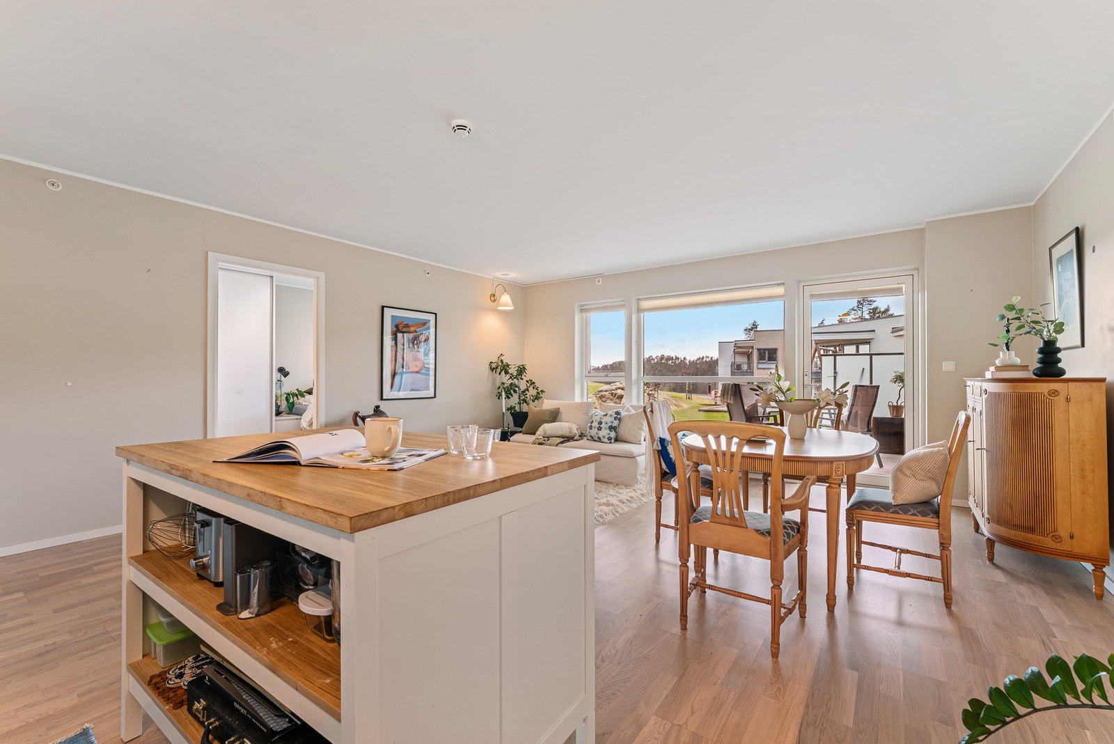 Fra stue/kjøkken er det tilkomst til terrasse Galleribilde