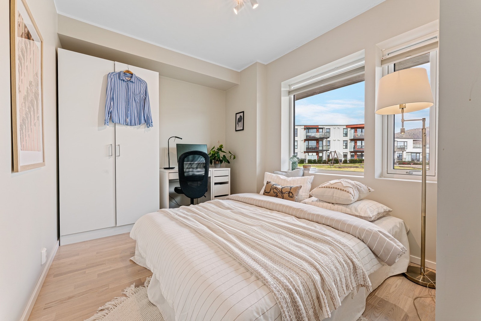 Videre følger leilighetens tre soverom Galleribilde