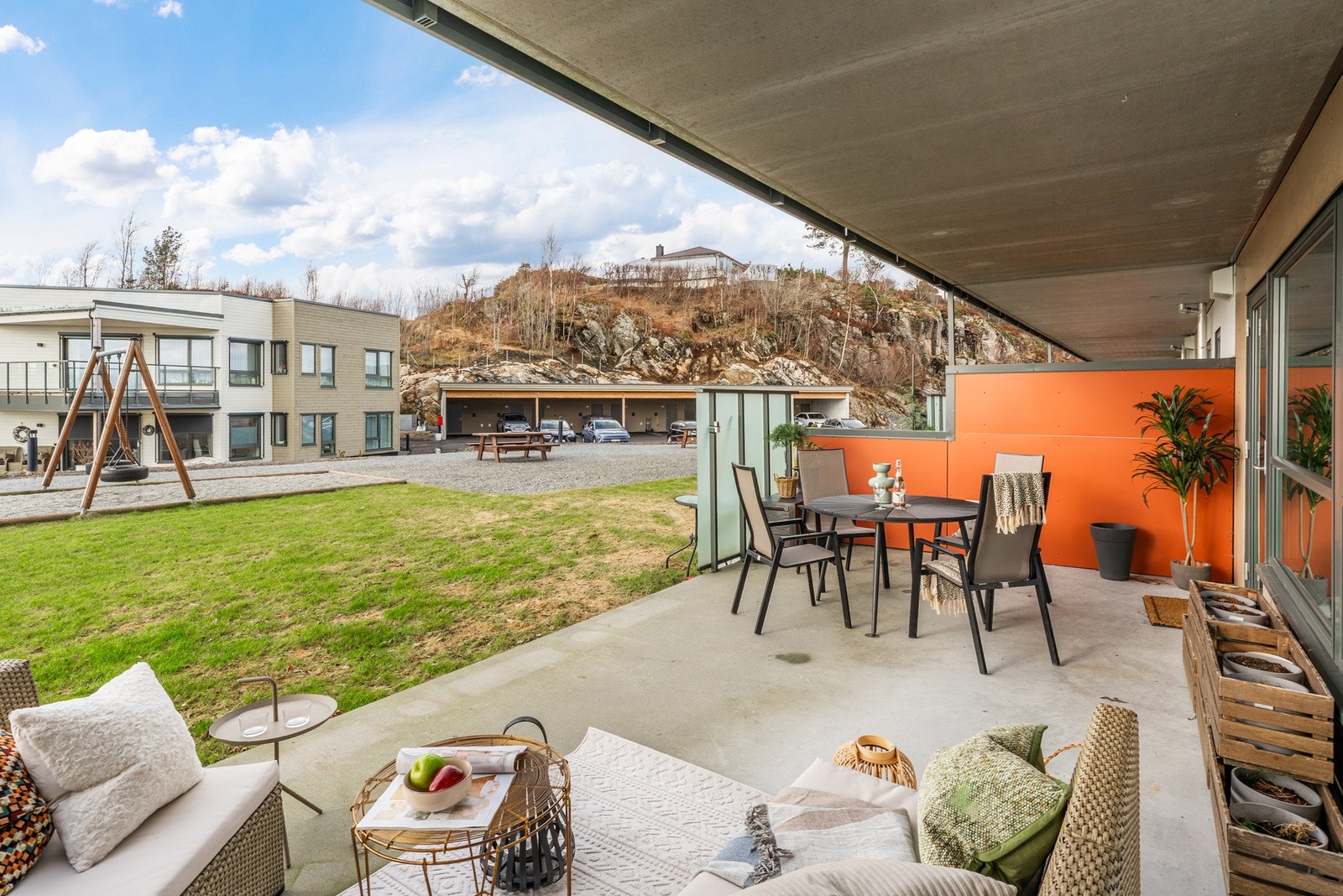 En naturlig utstrekning av stuen på sommerstid Galleribilde