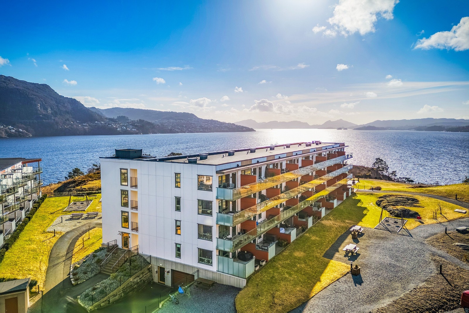 Moderne 4- roms leilighet fra 2021 med sentral og attraktiv plassering på Frekhaug Galleribilde