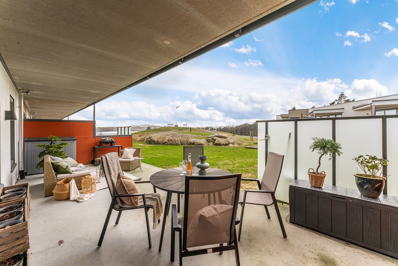 Terrassen er på 31 kvm og er delvis overbygd Galleribilde