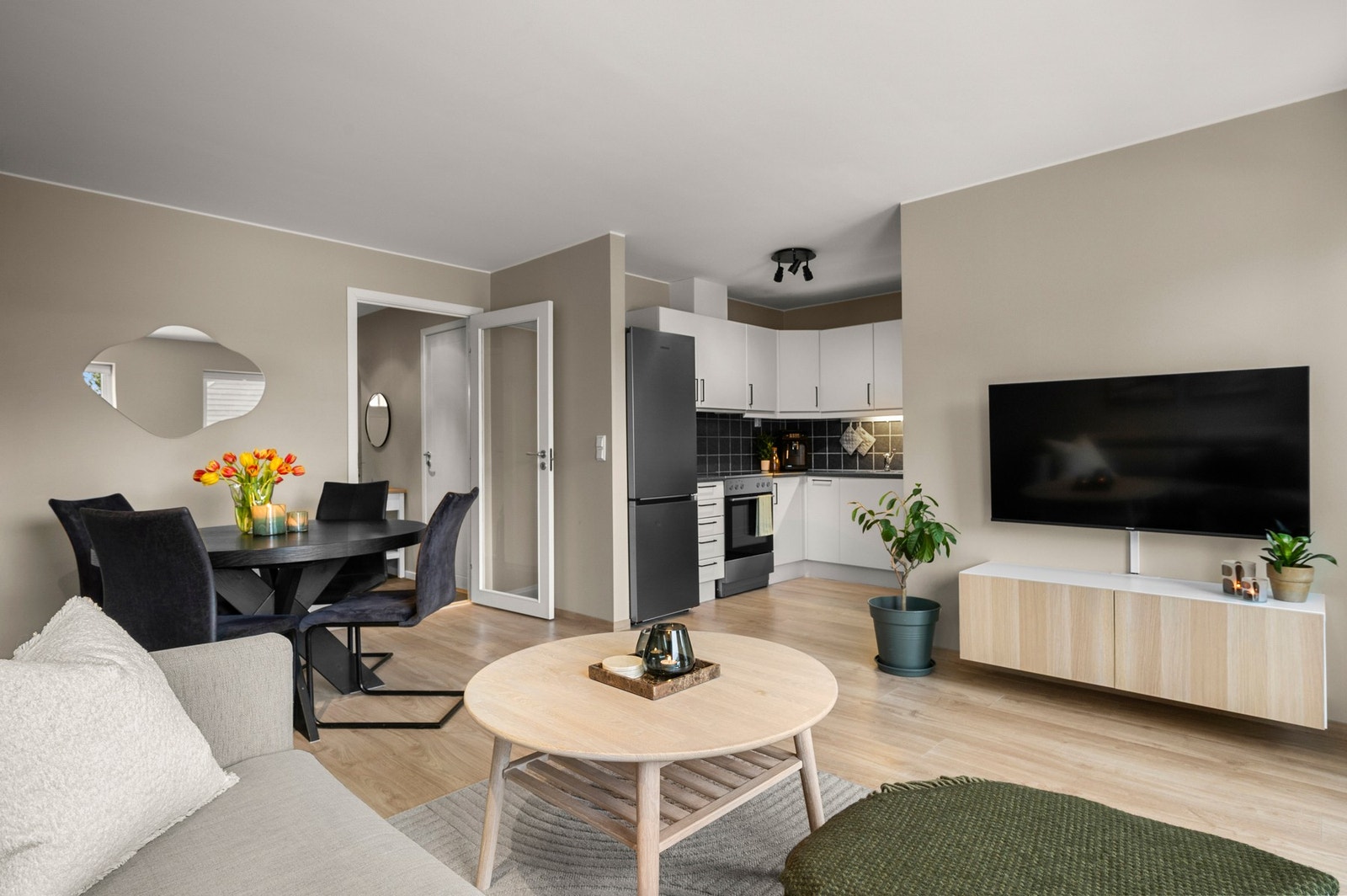 Delvis åpen løsning mot kjøkken Galleribilde