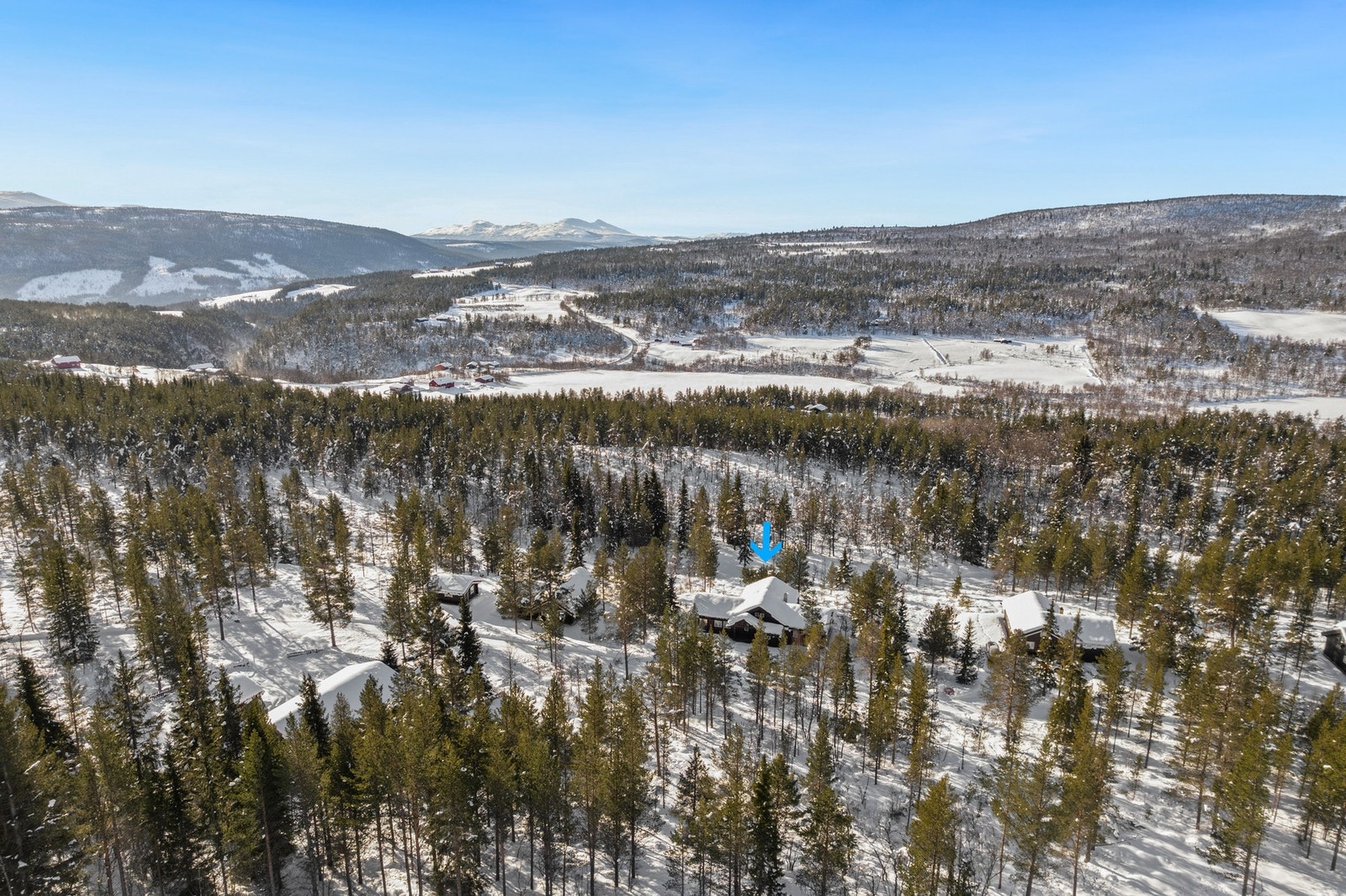 På sommerstid åpner området seg for flotte fjellturer til fots og på sykkel, samt gode fiske- og bademuligheter i nærliggende fjellvann. Dette er et sted hvor du virkelig kan trekke pusten dypt og nyte stillheten i naturskjønne omgivelser. Galleribilde