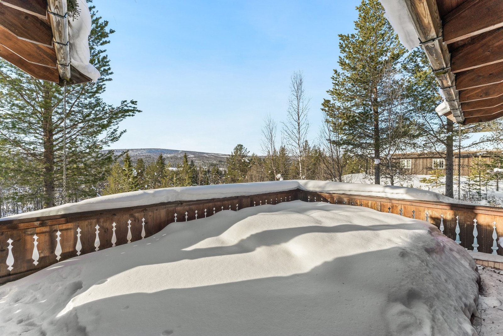 Eiendommen er vestvendt og optimalt plassert for å fange solen gjennom hele dagen. Galleribilde