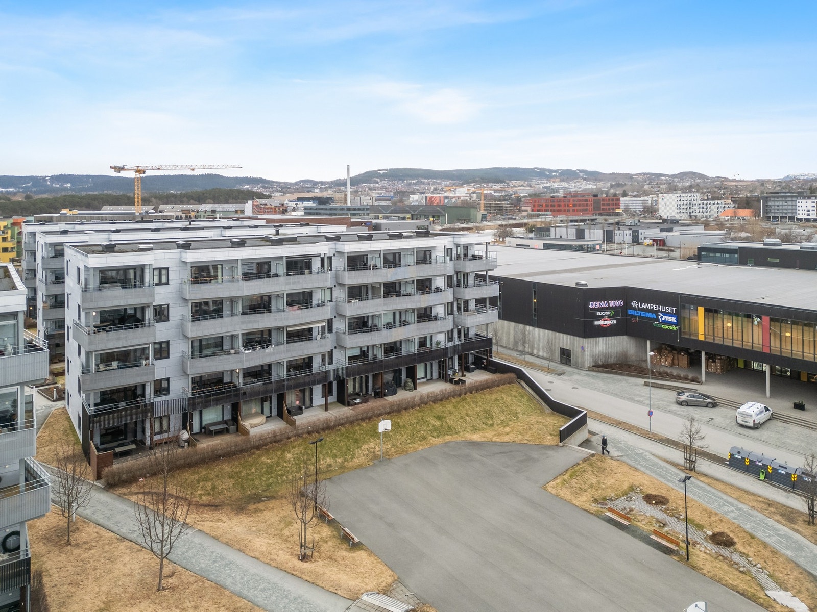 Leiligheten ligger i et pent og moderne sameiet fra 2015. Leiligheten ligger fint til i 3.etg. Galleribilde