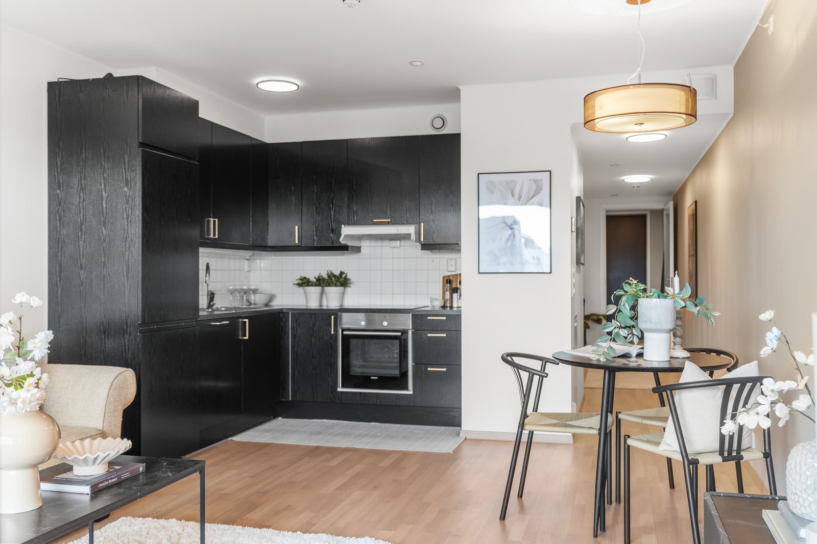 Fra stue mot kjøkken. Galleribilde