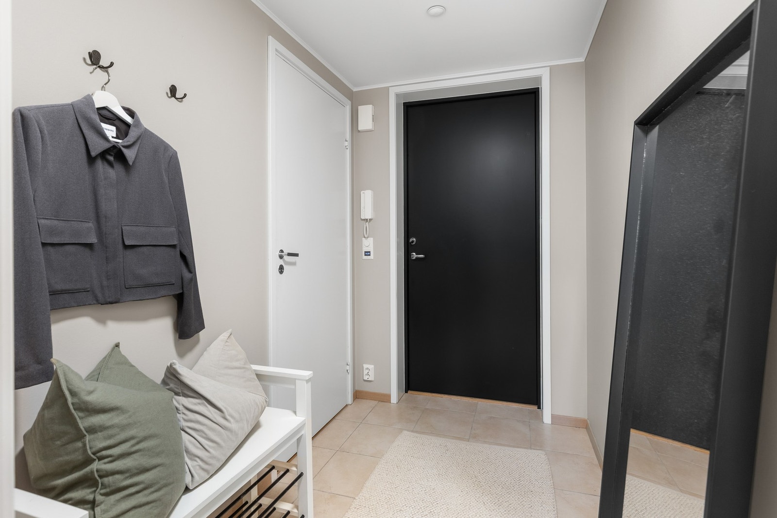 Gang fra stue mot entre. 7,3 kvm. Galleribilde