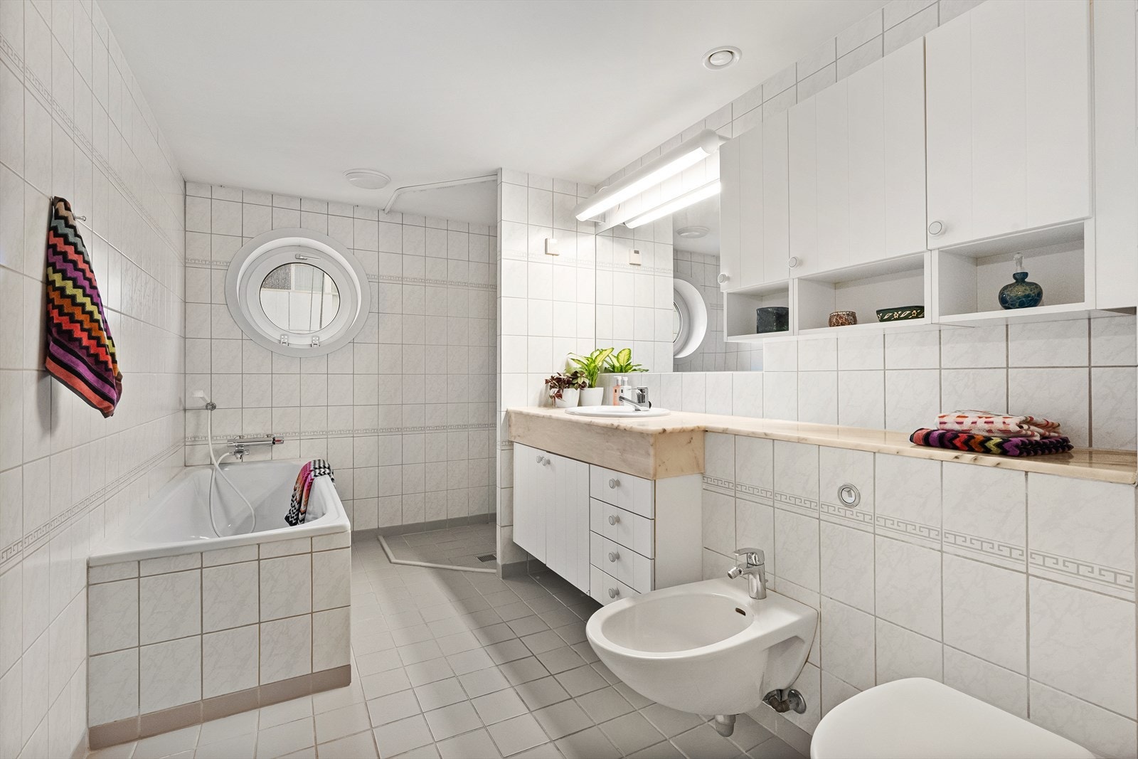 Bad med "alle" fasiliteter. Originalt, men fungerende. Galleribilde