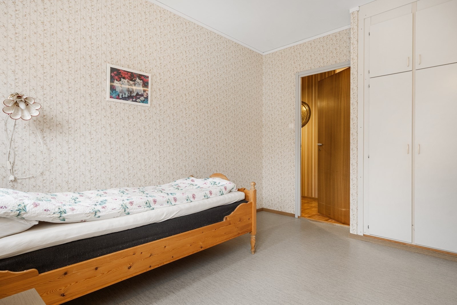 Garderobeskap Galleribilde