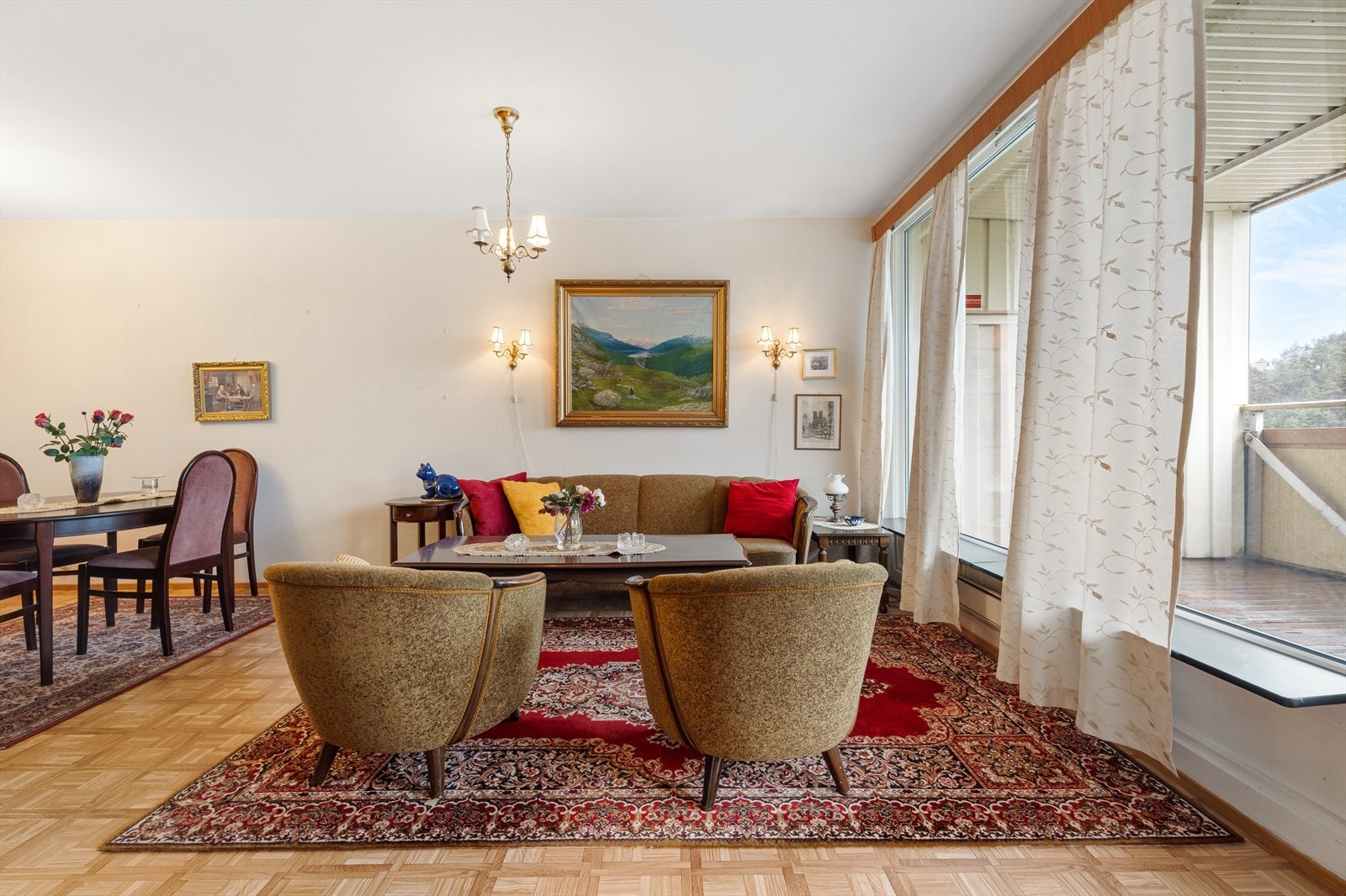 God plass til både spisebord og salong Galleribilde