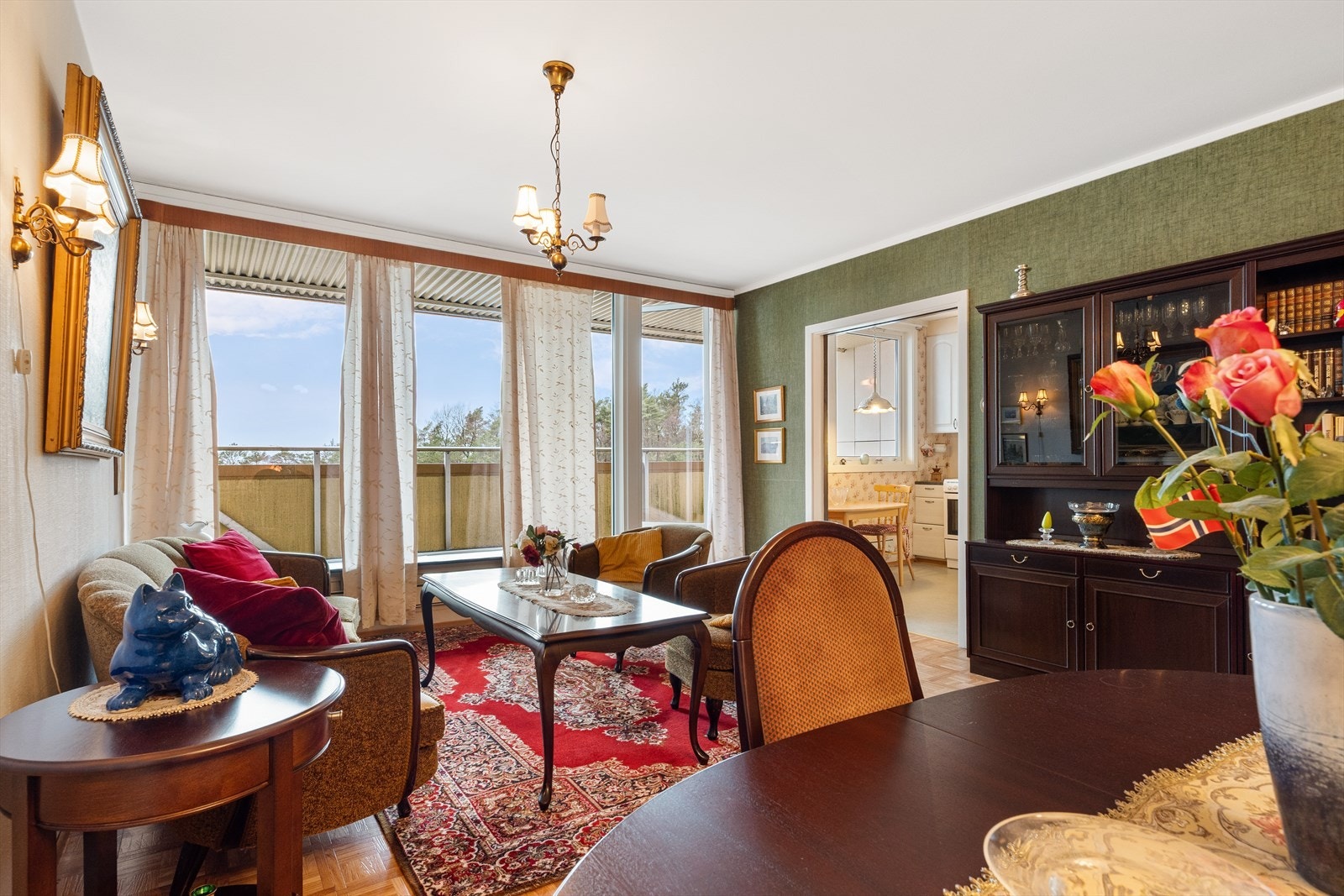 Det er mulighet for åpen kjøkkenløsning ved fremtidig oppussing Galleribilde