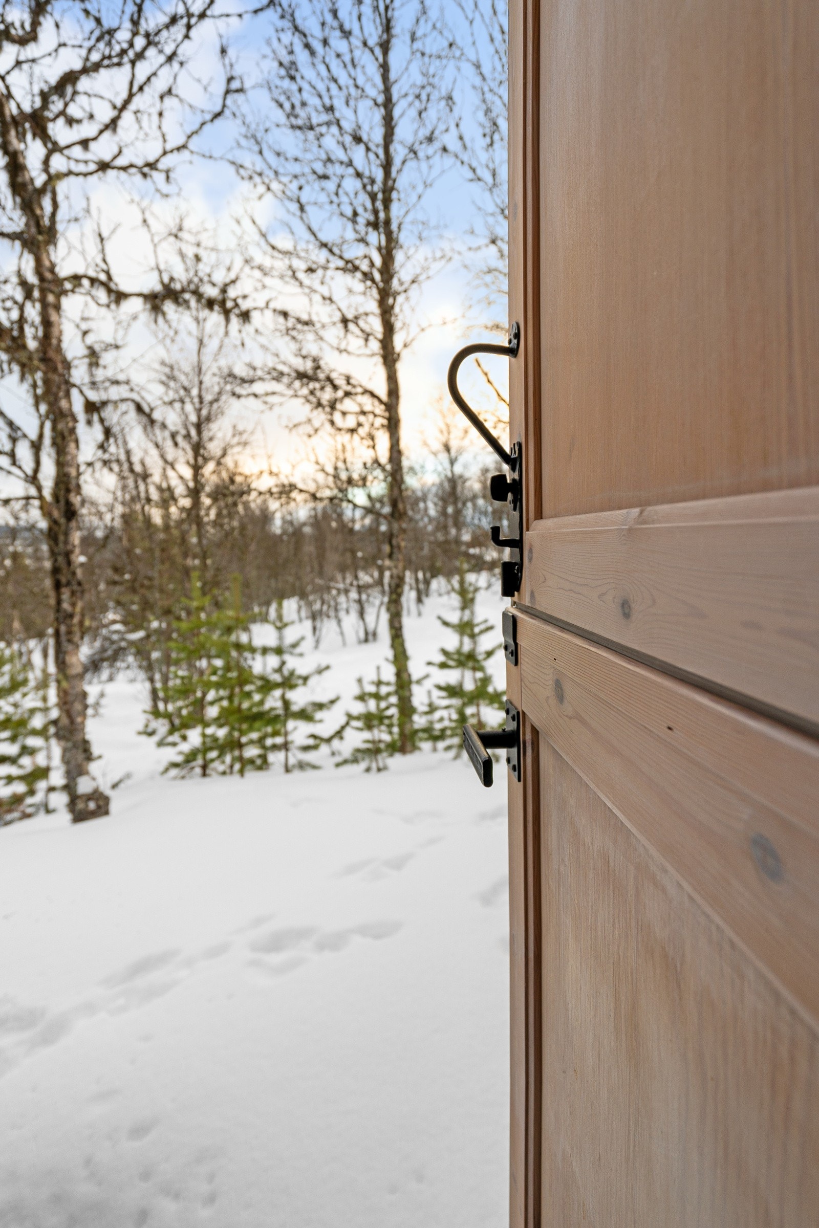 Fra kjøkkenet er det utgang til en koselig uteplass. Galleribilde