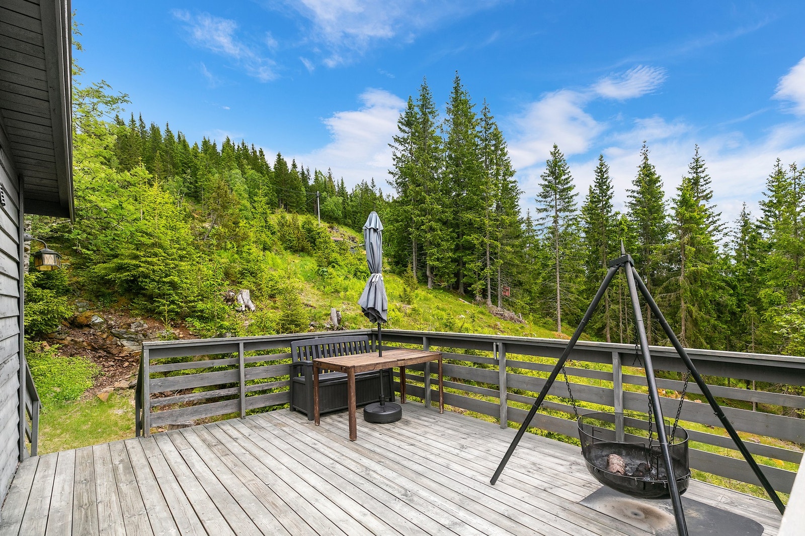 Terrassen er ca. 18 kvm og har gode solforhold. Galleribilde