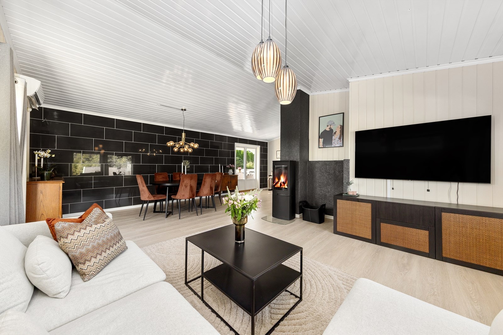 Boligen er godt vedlikeholdt gjennom årene, noe som gir et solid inntrykk og gjør at du kan flytte rett inn uten store bekymringer. Galleribilde