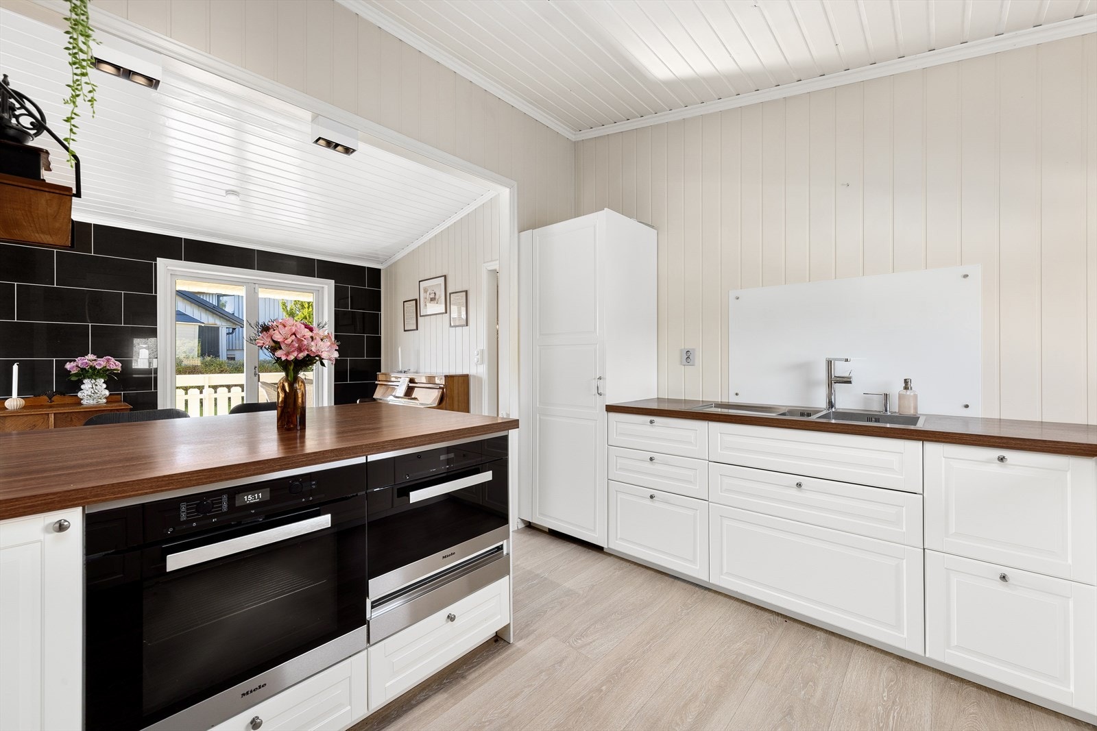 Dette praktiske designet gjør at du kan utnytte plassen til det ytterste, samtidig som det tilfører et stilfullt preg. Galleribilde