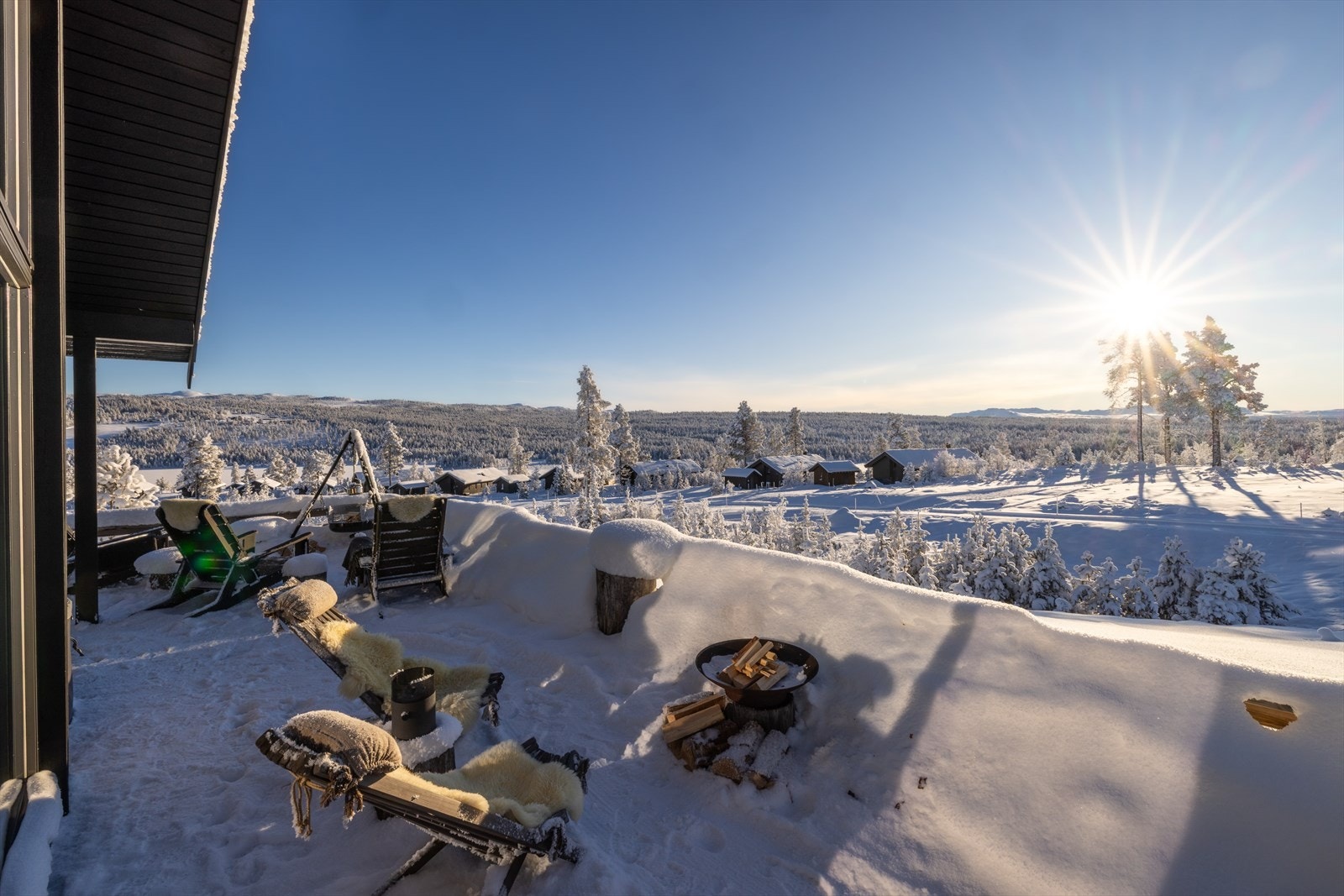Her kan du nyte et fantastisk lys hele året. Skiløypa går rett fremfor hyttetomta Galleribilde