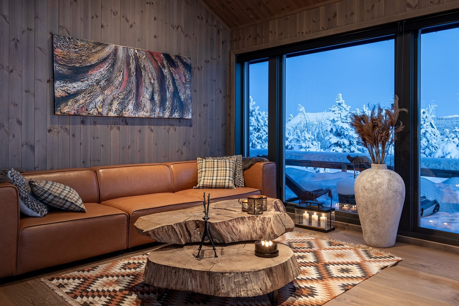 Hyggelig sofakrok. Legg merke til kontakten med omgivelsene Galleribilde