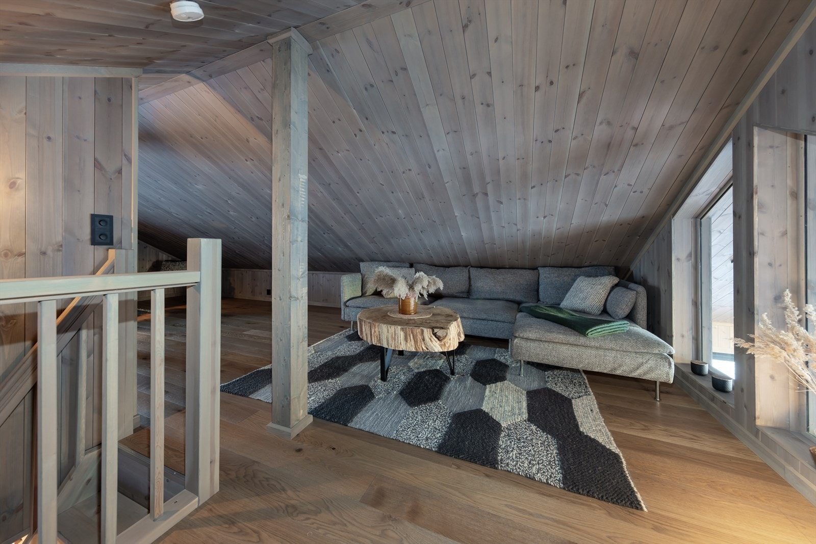 Svært praktisk hems med tv-sone og hjemmekontor Galleribilde