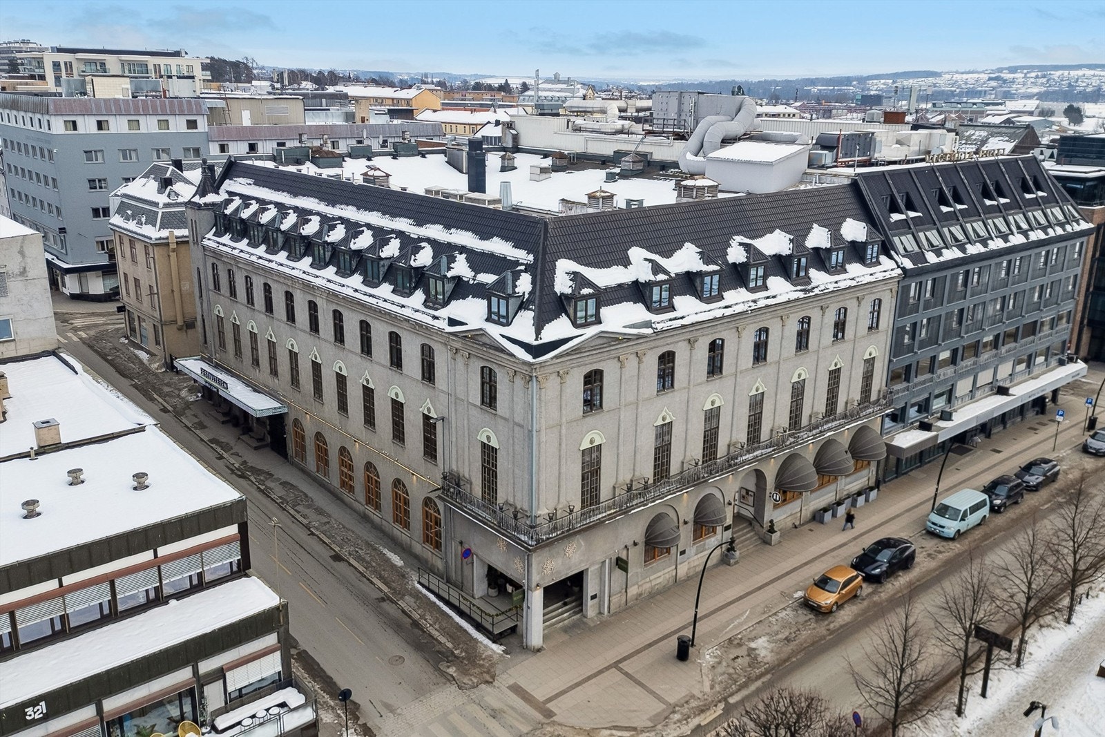 Fra boligen er det kort gangavstand til både Universitetet i Innlandet, CC Stadion og togstasjonen, noe som gjør hverdagen enkel enten du studerer, pendler eller jobber i byen. Galleribilde