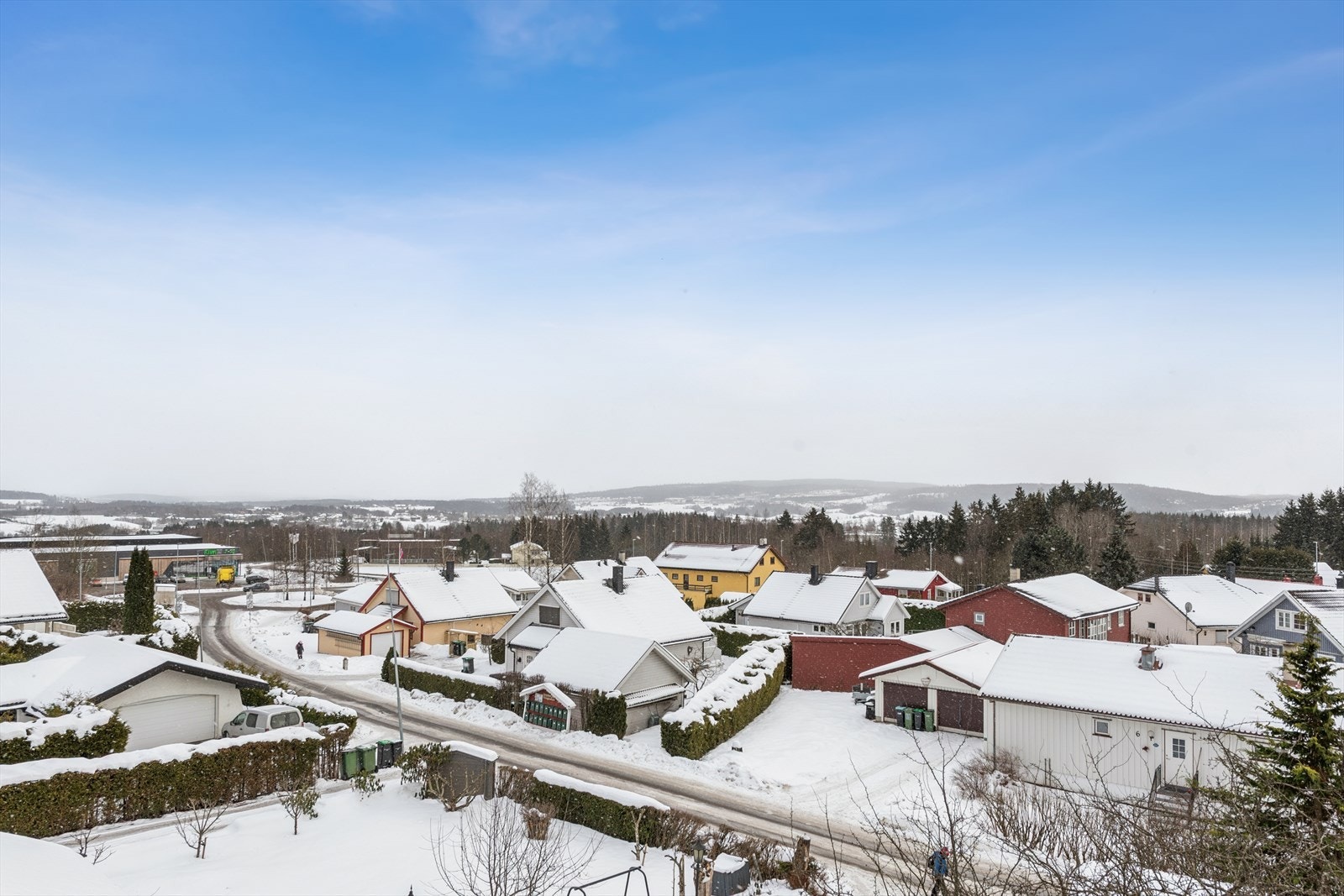 Hverdagslogistikken er enkel med Kiwi Fjellbo kun fire minutters gange fra døren. Galleribilde