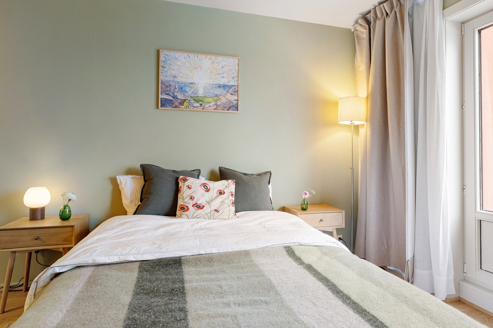 Dette er et soverom som inviterer til en god natts søvn. Galleribilde