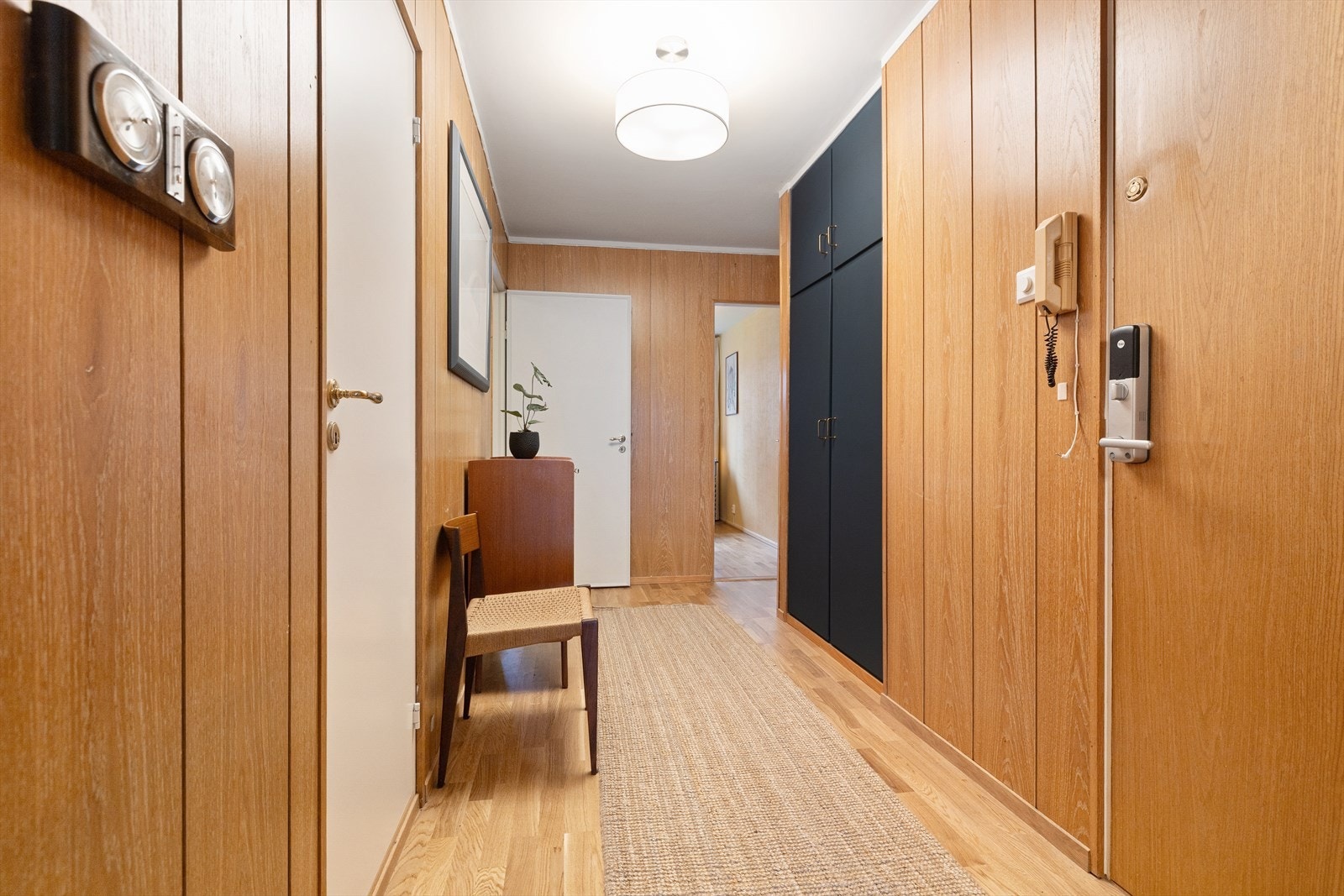 Allerede idet du trer inn døren, får du et svært godt førsteinntrykk av boligen. Galleribilde