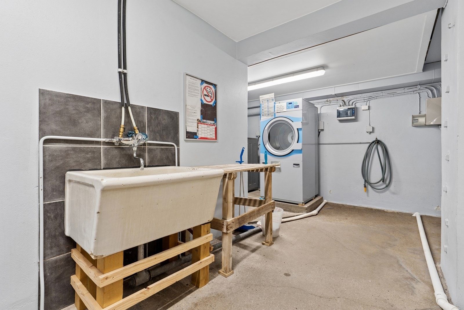 Beboerne har tilgang til et velutstyrt fellesvaskeri i bygget. Galleribilde