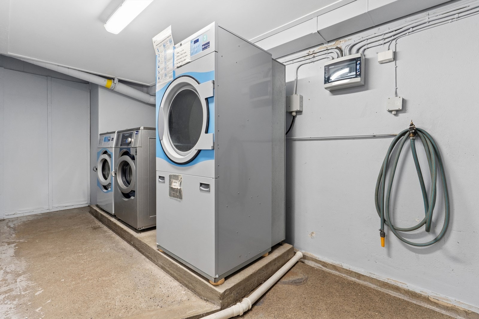 Vaskeriet er lett tilgjengelig og har moderne maskiner for beboernes bruk. Galleribilde