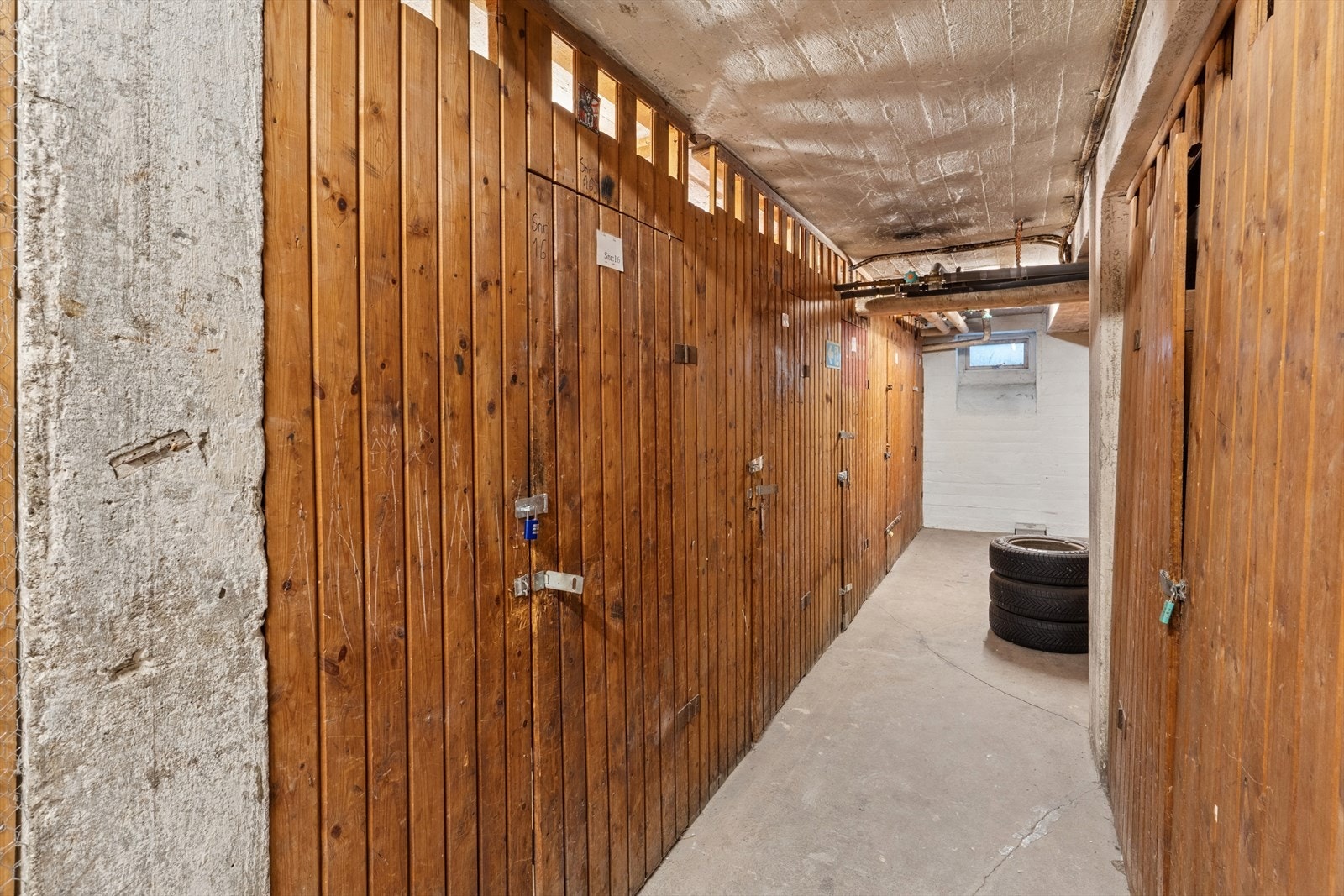 Sameiet har ryddige og oversiktlige fellesarealer i kjelleren. Galleribilde