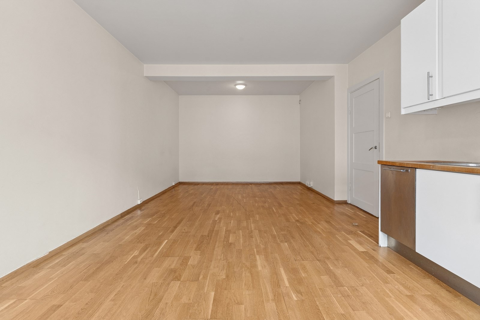 Stuedelen har god plass til både sofagruppe og spiseplass. Galleribilde