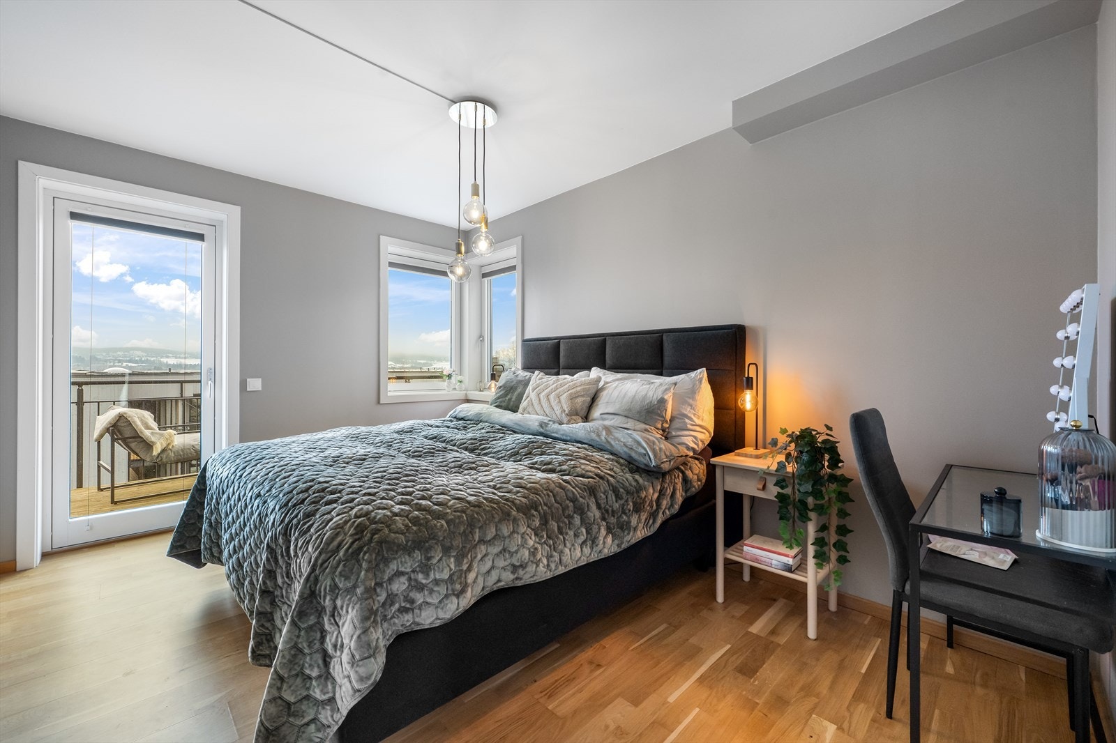 Hovedsoverommet er på ca. 12 m² og har direkte utgang til en egen, privat balkong. Galleribilde