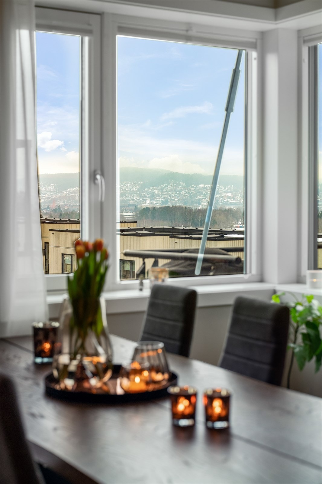 Fra spiseplassen kan du nyte utsikten over nærområdet. Galleribilde