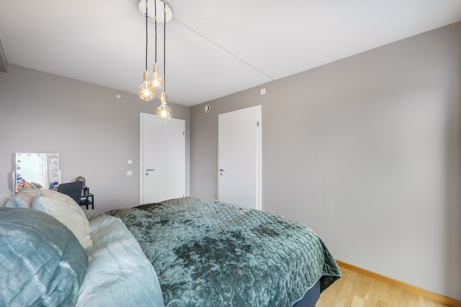 Også her er det vannbåren gulvvarme, som i alle leilighetens tre soverom. Galleribilde