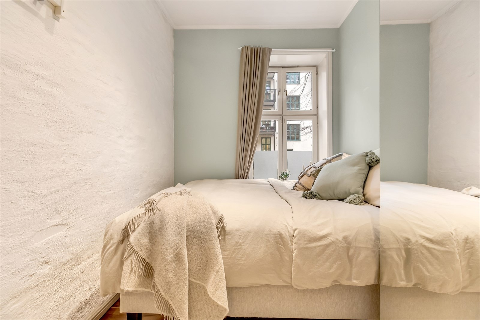 Rommet oppleves som lyst og romslig. Galleribilde