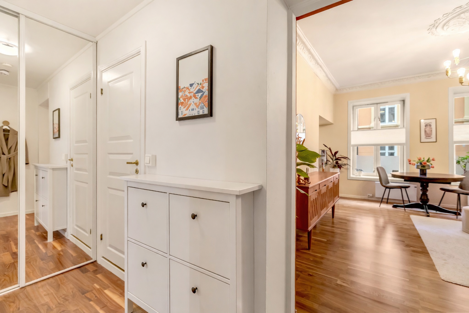 Leiligheten byr på en generøs takhøyde. Galleribilde