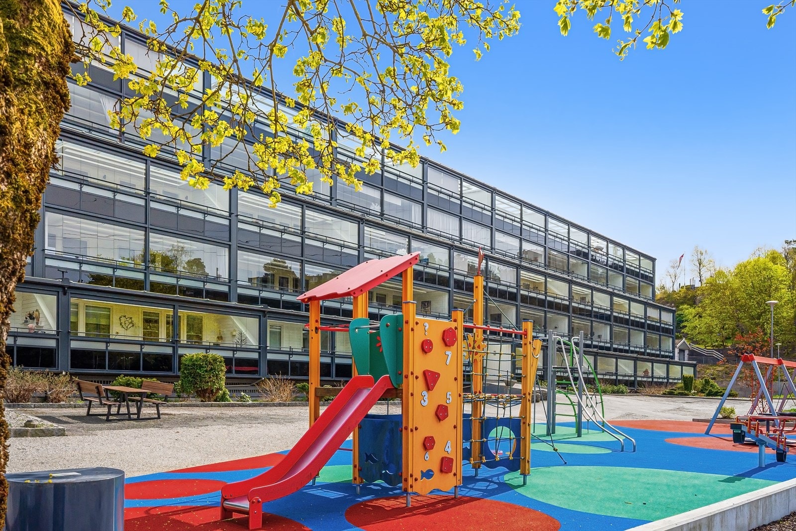 Lekeplass i borettslaget Galleribilde