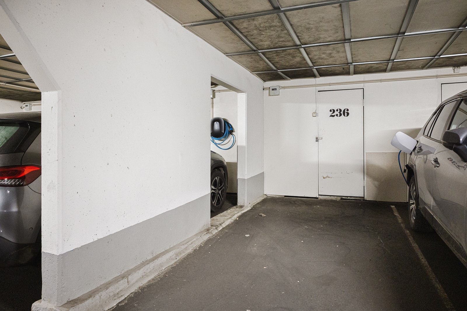 Hver leilighet har bruksrett til en parkeringsplass i felles garasjeanlegg. Galleribilde