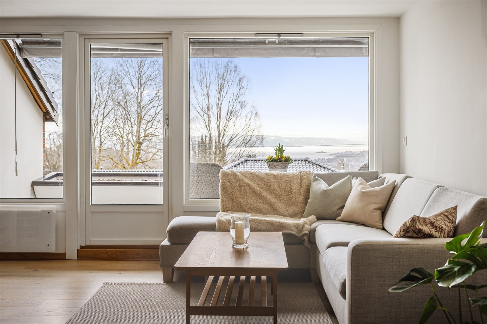 Leiligheten ligger i 2. etasje og inneholder entré, kjøkken, stue, bad og soverom. Galleribilde