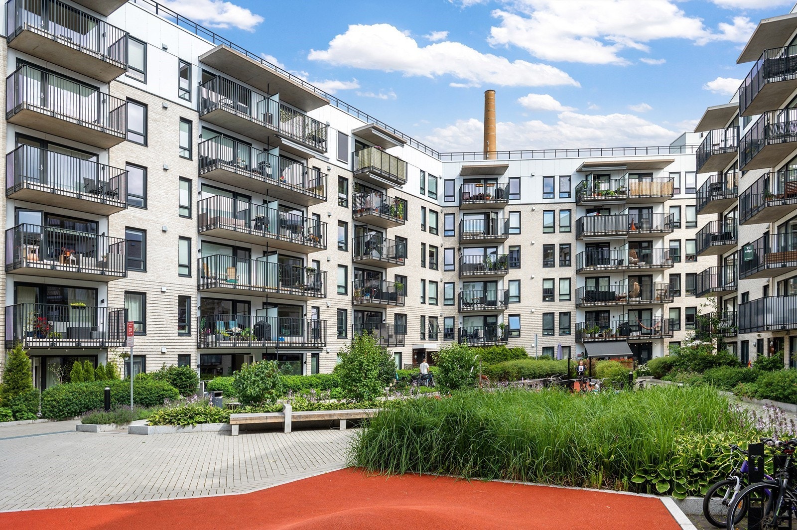 Fasaden sett fra sameiets fellesareal. Galleribilde