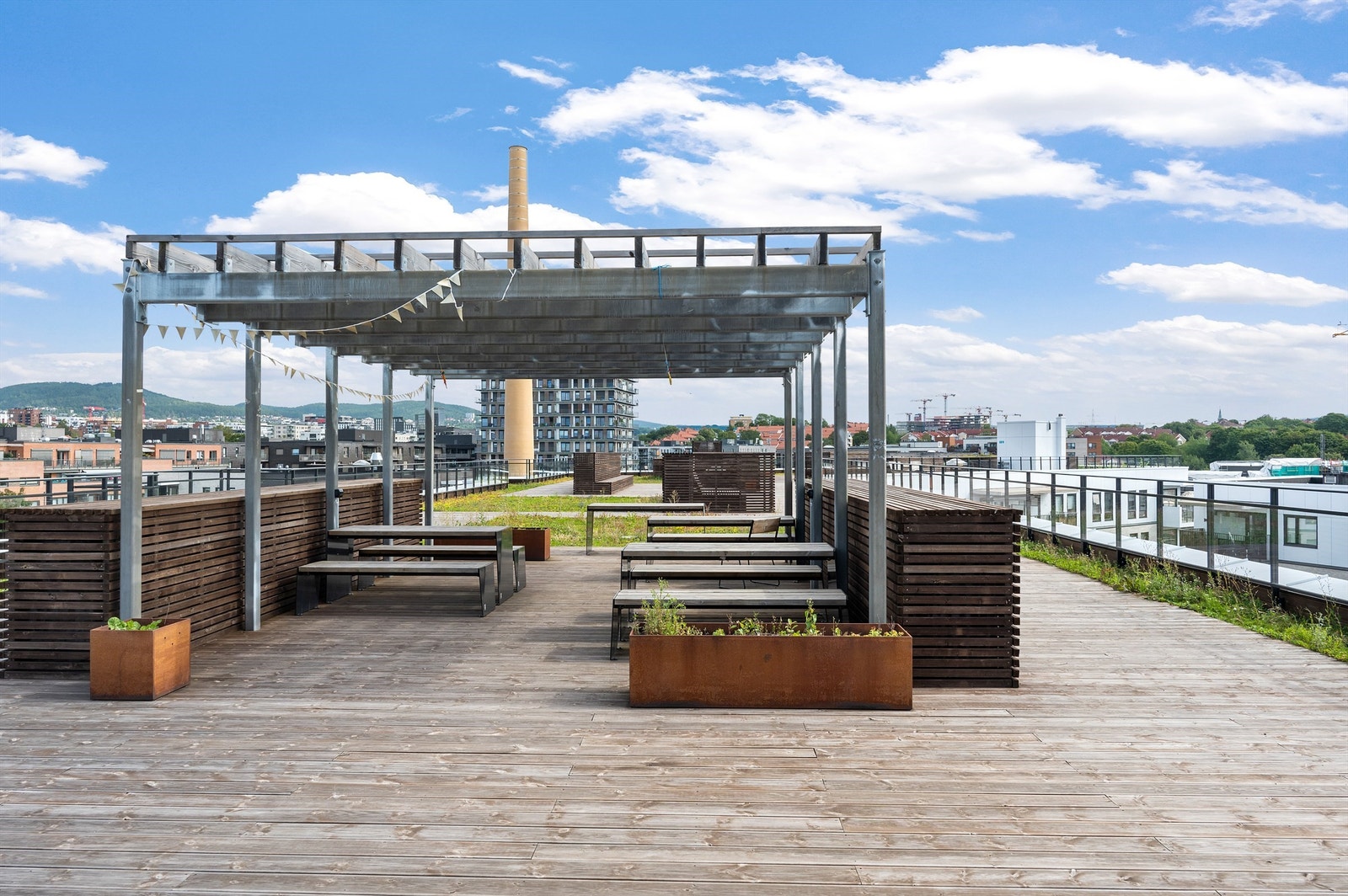 Stor og romslig, felles takterrasse. Galleribilde