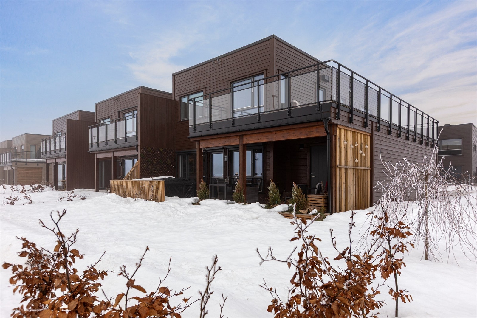 Attraktiv enebolig i kjede - flott intern beliggenhet på enden. Galleribilde