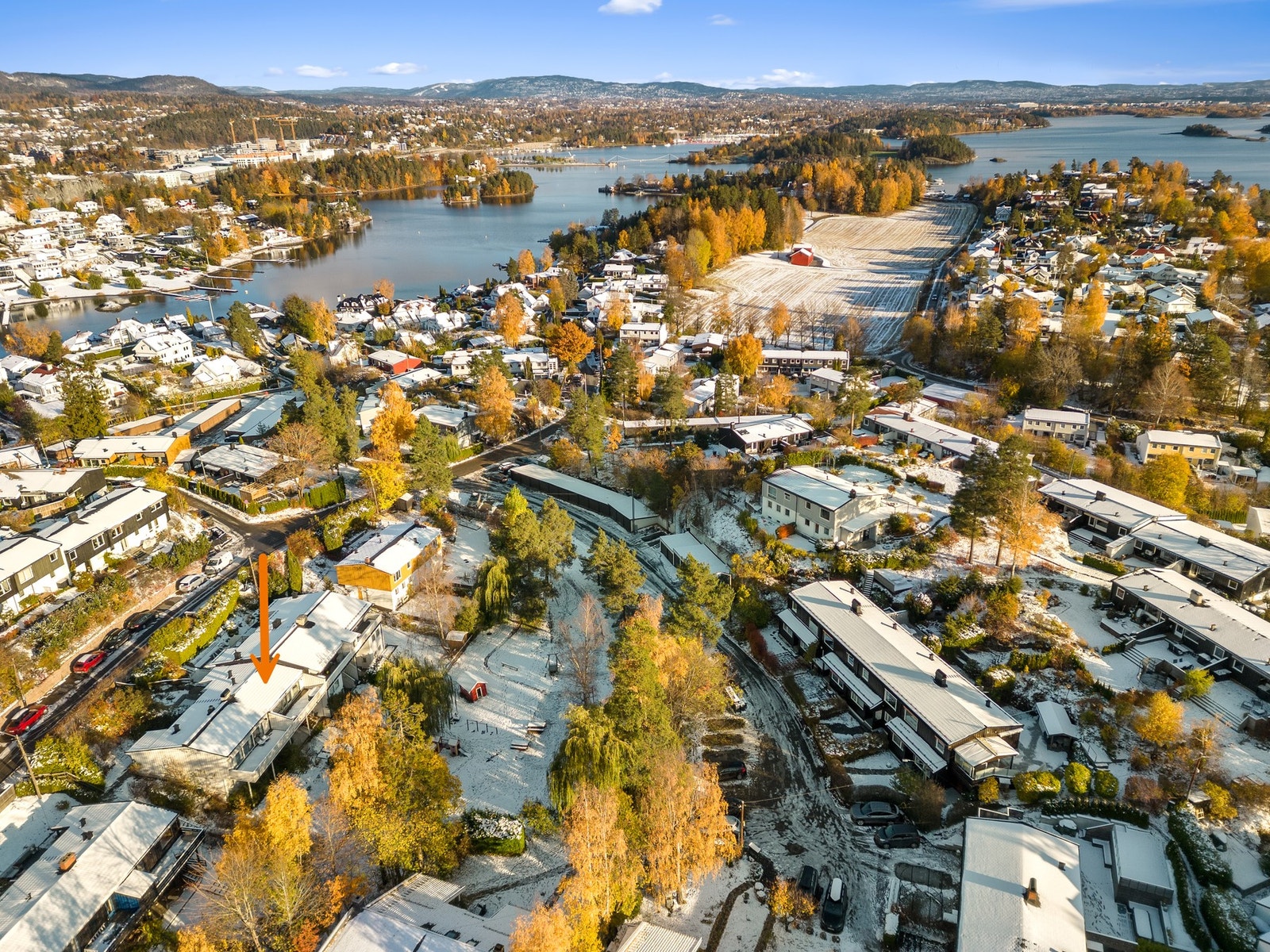 Usjenert og barnevennlig beliggenhet i sjønære omgivelser på Nesøya Galleribilde