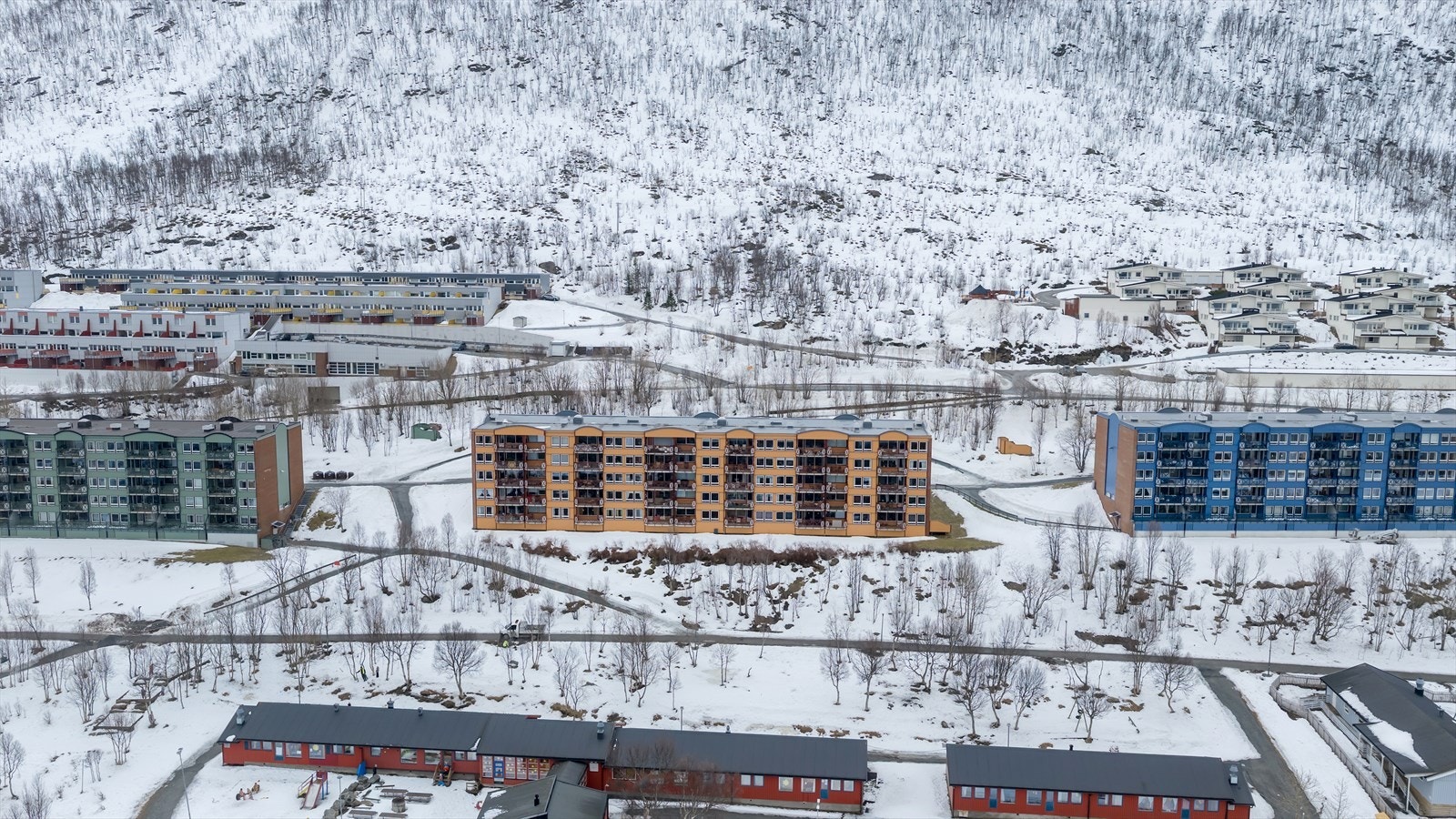 Ettertraktet og solrik beliggenhet i et rolig boligområde på Lunheim. Galleribilde