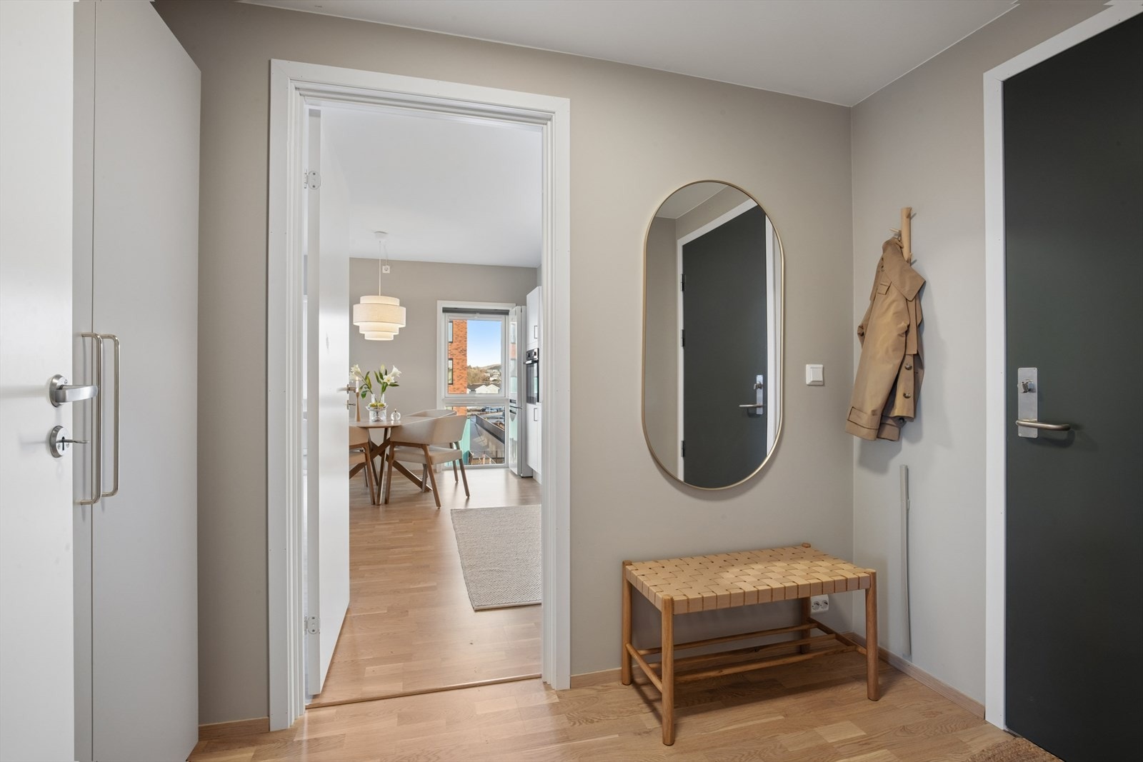 Entrè med garderobeløsning Galleribilde