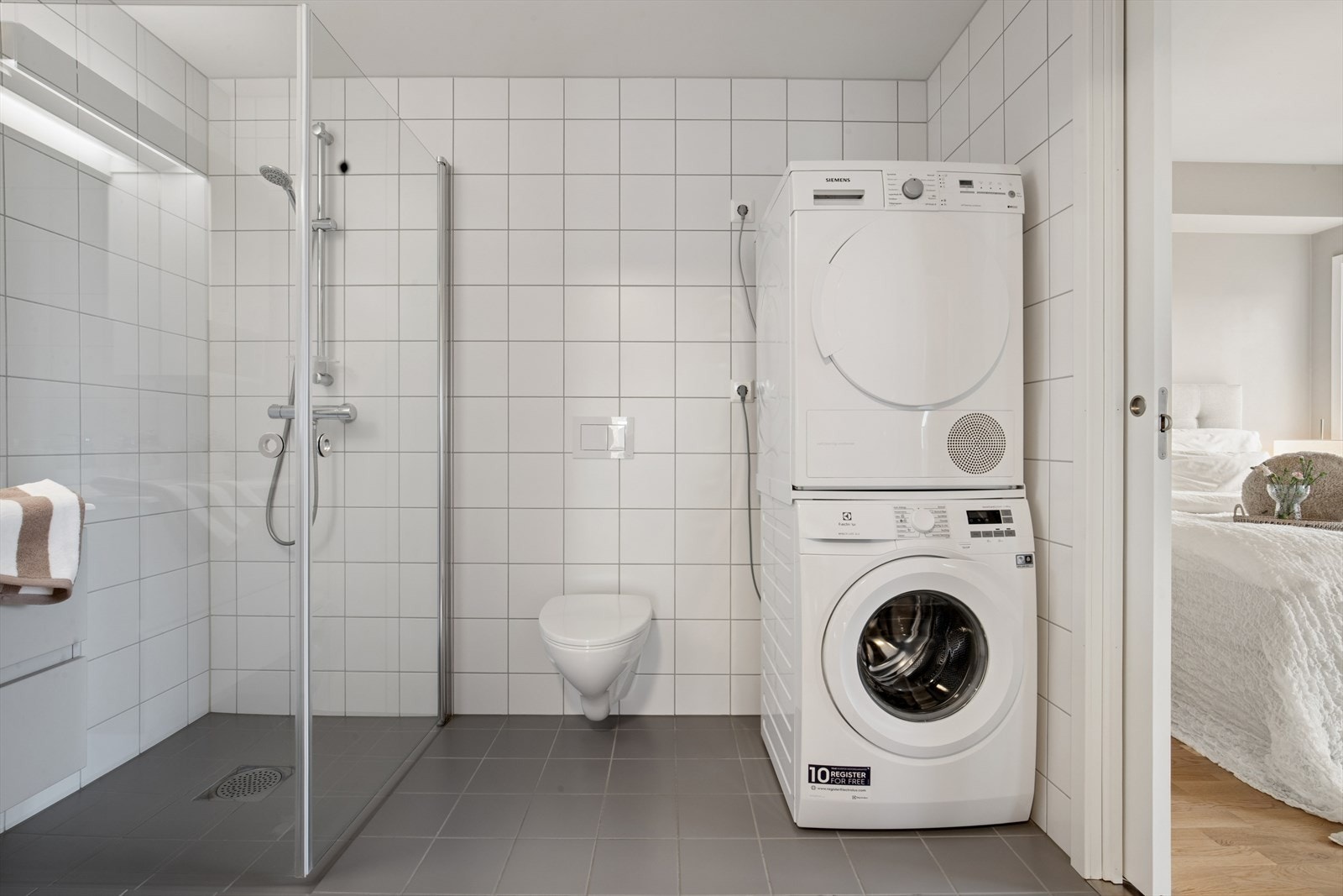 Badet har direkte adkomst fra soverom Galleribilde