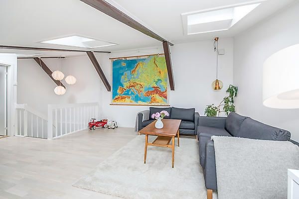 Stue mot trapp Galleribilde