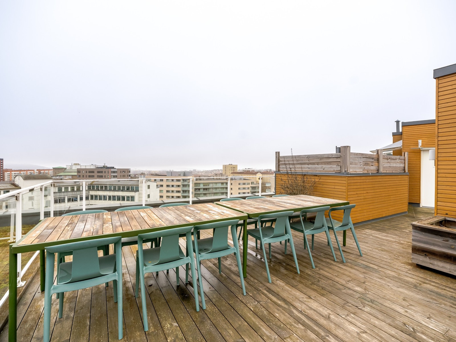 Blir ikke balkongen nok, har du også tilgang på to takterrasser. Galleribilde