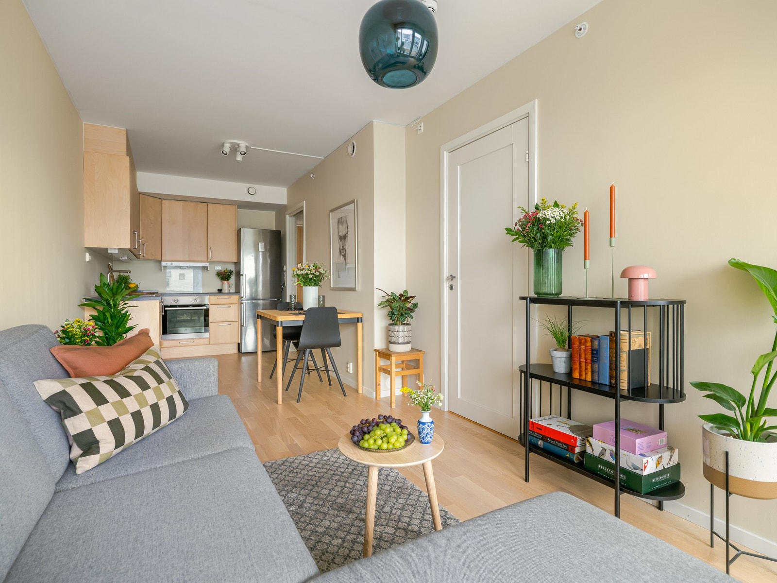 Gulvet er eikeparkett, som holder godt på varmen om vinteren. Galleribilde