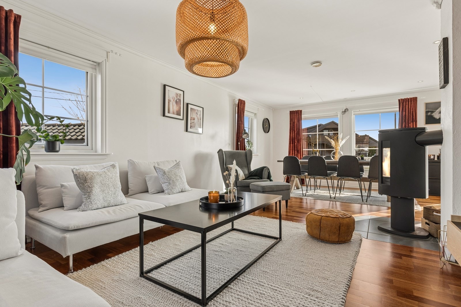 Hestavollen 40 presenteres av DNB Eiendom ved Maylinn Dybvik Sleen. Galleribilde