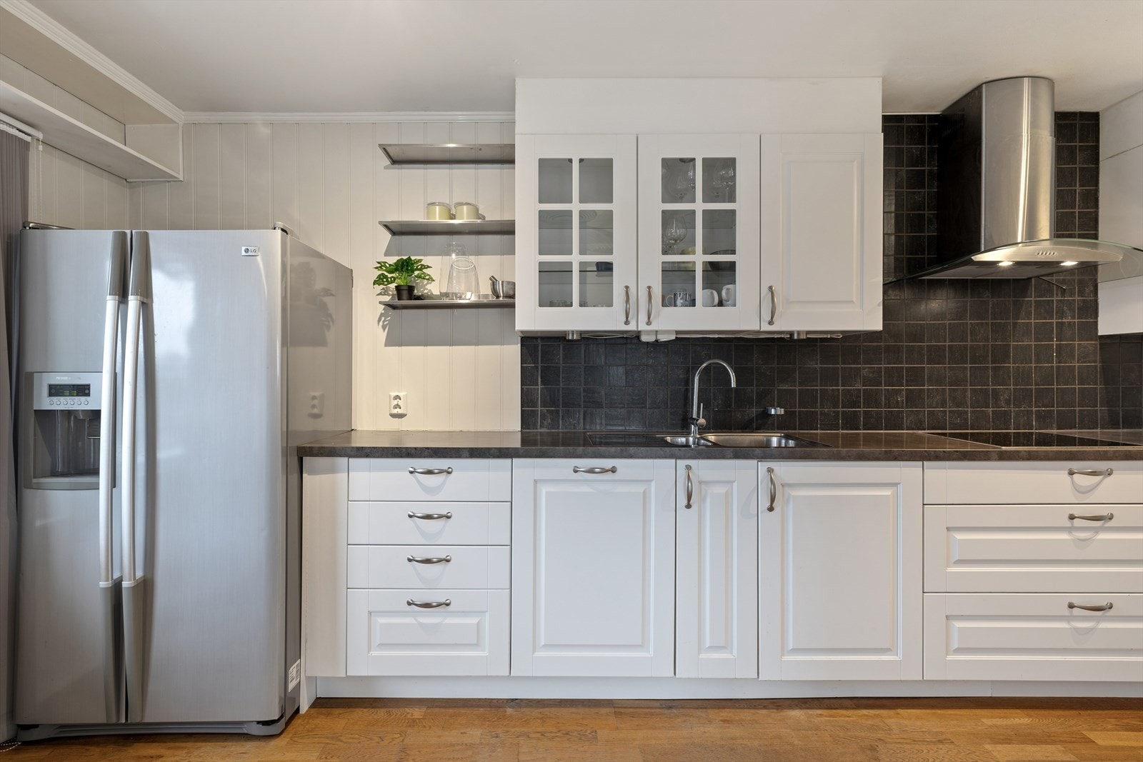 Det er rikelig med skap-/benkeplass Galleribilde